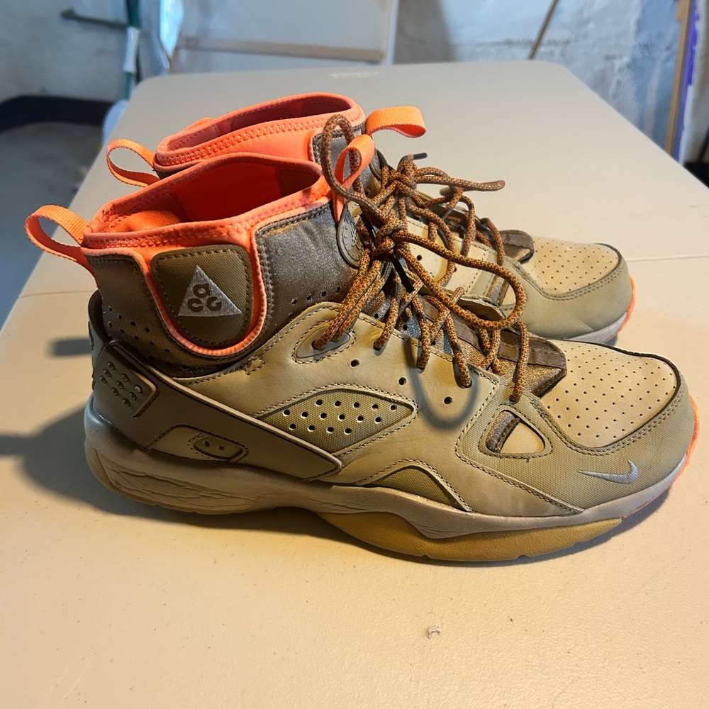 Nike ACG High-Top Sneakers in Tan & Coral